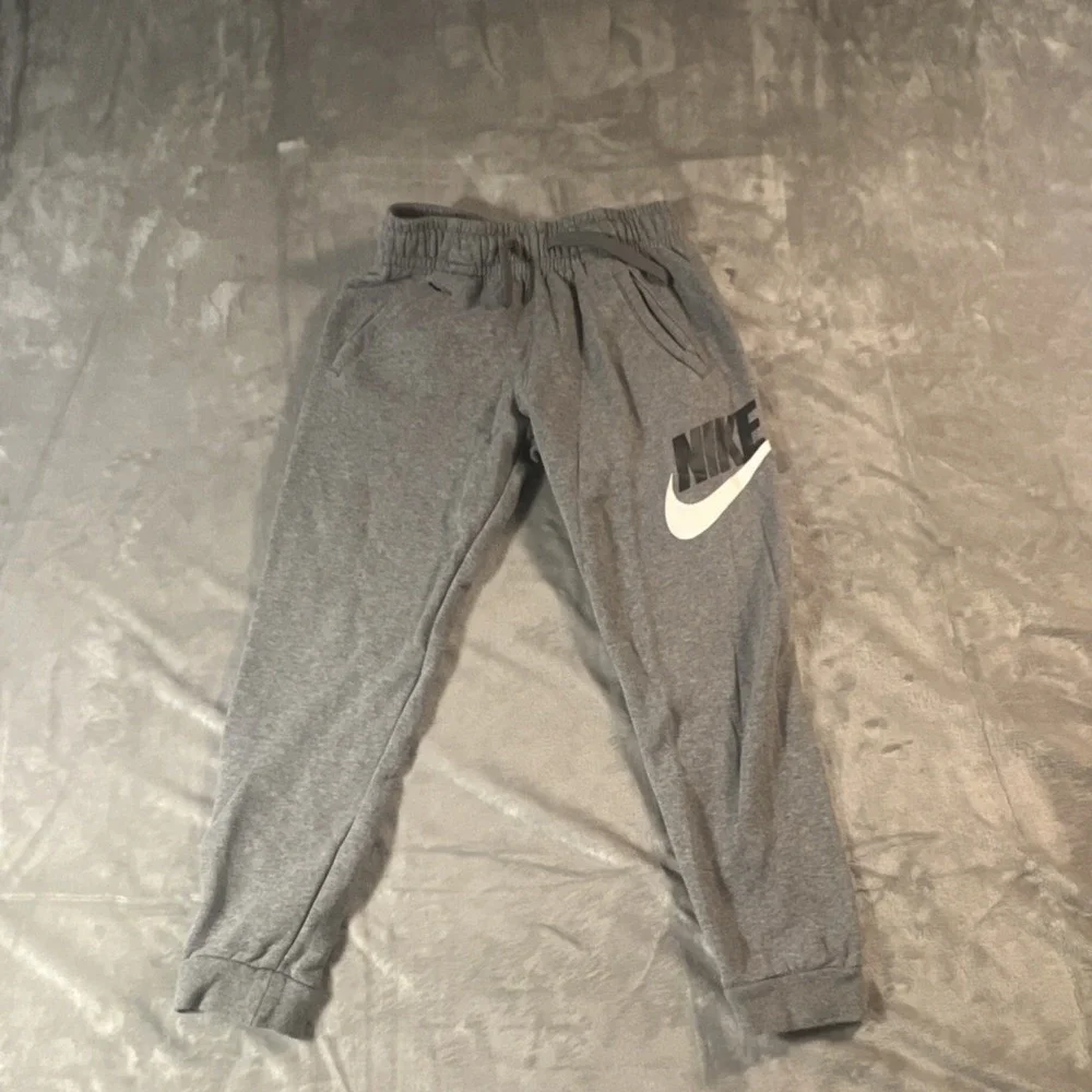 Nike Boys Pants Small Gray Fleece Athletic Swoosh Logo Jogger
